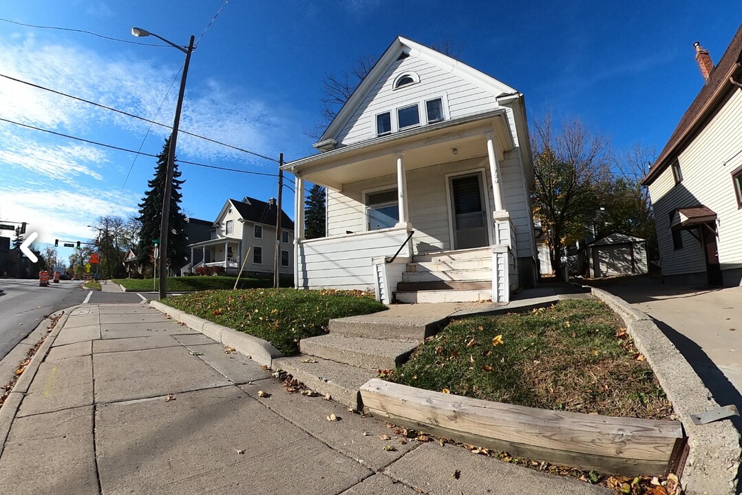 720 S Main St in Ann Arbor, MI - Building Photo