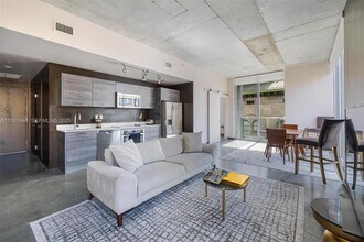 151 SE 1st St in Miami, FL - Building Photo - Building Photo