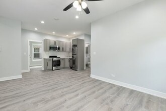 6043 N Winthrop Ave-Unit -2 in Chicago, IL - Building Photo - Building Photo