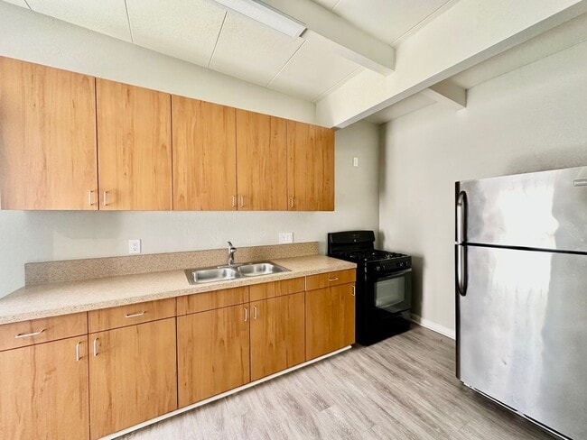 property at 525-27 S Juniper St