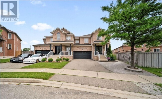 property at 14 Saddleback Square