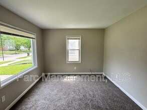 20274 Kingsville St in Harper Woods, MI - Building Photo - Building Photo