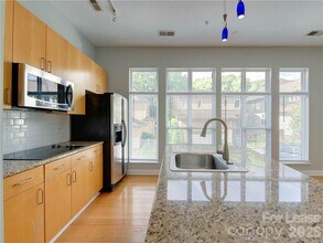 927 Garden District Dr in Charlotte, NC - Building Photo - Building Photo