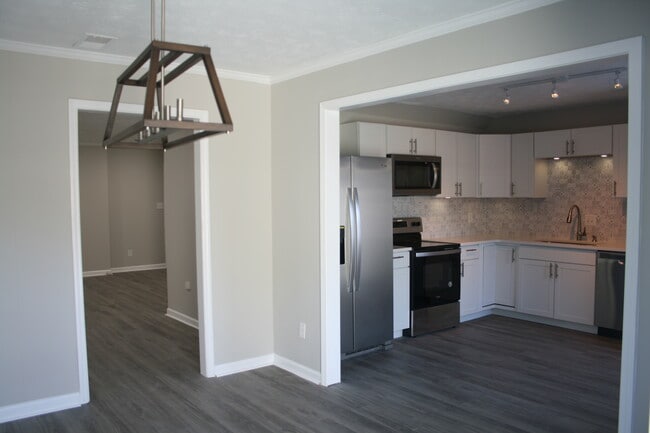 340 Winding River Dr, Unit H in Sandy Springs, GA - Foto de edificio - Building Photo