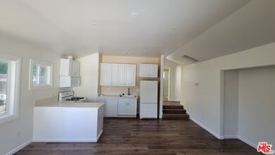 7467 N Forbes Ave in Lake Balboa, CA - Building Photo - Building Photo