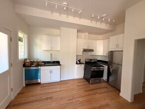1387 Oak St in San Francisco, CA - Building Photo - Building Photo