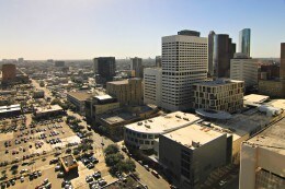 1111 Caroline St in Houston, TX - Building Photo
