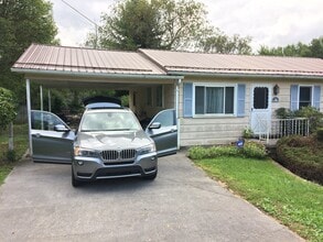 422 Charwood Dr in Princeton, WV - Building Photo - Building Photo
