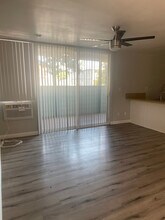 Villa Nova Apartments in North Hollywood, CA - Foto de edificio - Building Photo