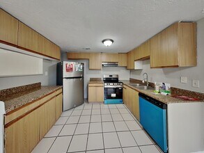 802 Lincoln Ave in Tarpon Springs, FL - Building Photo - Building Photo
