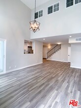 18645 Hatteras St, Unit 275 in Tarzana, CA - Building Photo - Building Photo