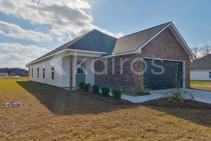 1534 Cannes Ave in Zachary, LA - Foto de edificio