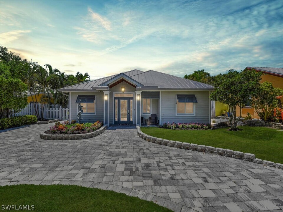 740 5th Ave N in Naples, FL - Building Photo