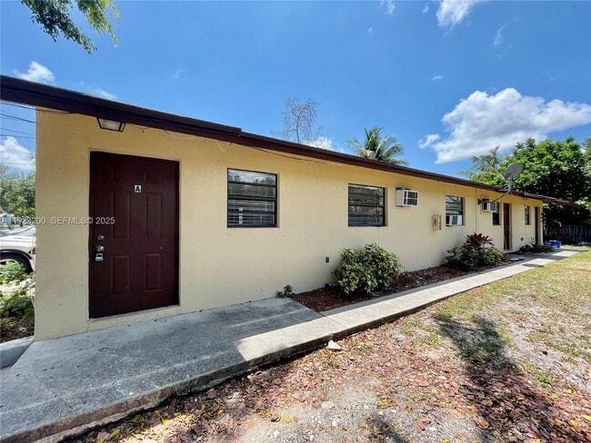 1631 SW 44th Ave in Fort Lauderdale, FL - Building Photo - Building Photo