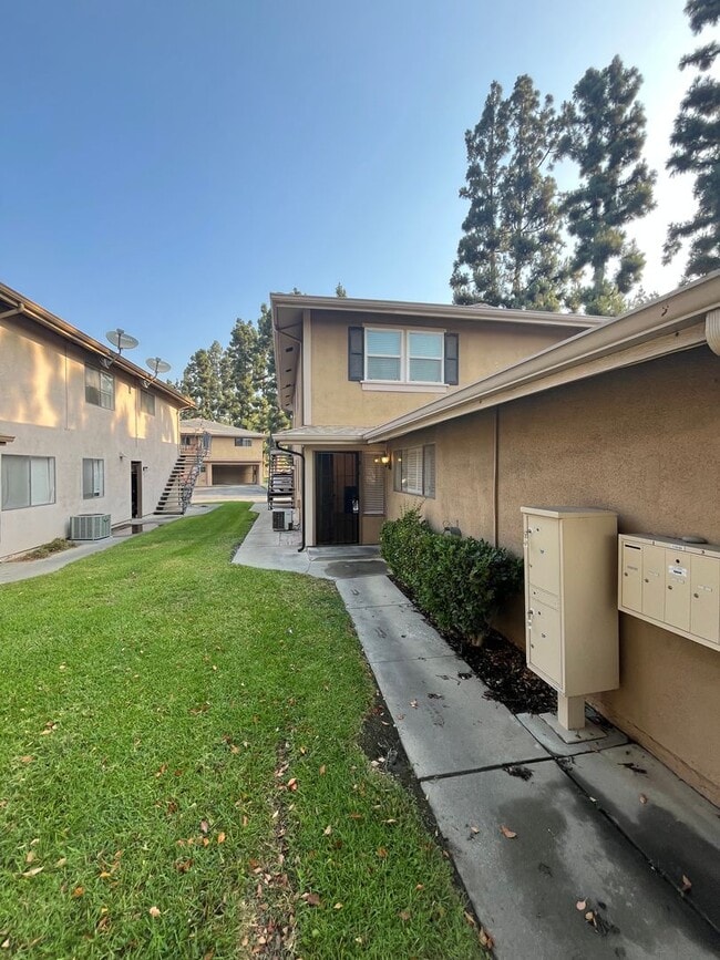 917 Sierra Madre Ave in Azusa, CA - Building Photo - Building Photo