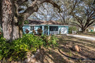 4001 E Sunflower Cir in La Belle, FL - Building Photo