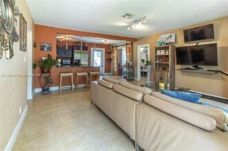 5881 SW 15th St in Plantation, FL - Building Photo - Building Photo