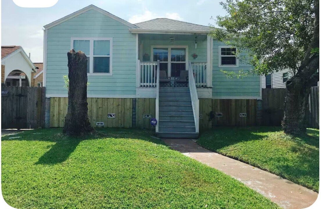 5219 Avenue Q in Galveston, TX - Building Photo