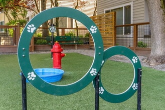 Wharfside Pointe in Seattle, WA - Foto de edificio - Building Photo