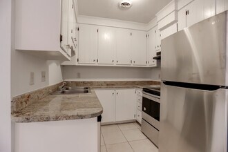 1618 Poinsettia Rd in Charleston, SC - Foto de edificio - Building Photo