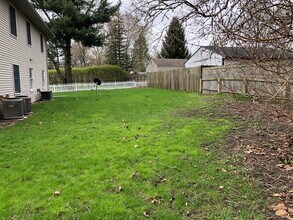 615 N Washington St, Unit 609 in Angola, IN - Foto de edificio - Building Photo