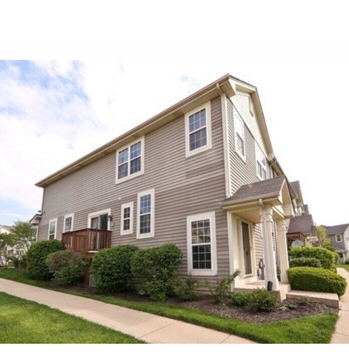 11S513 Rachael Ct in Willowbrook, IL - Foto de edificio