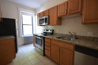 277 Saint Paul St, Unit 3 in Brookline, MA - Foto de edificio - Building Photo