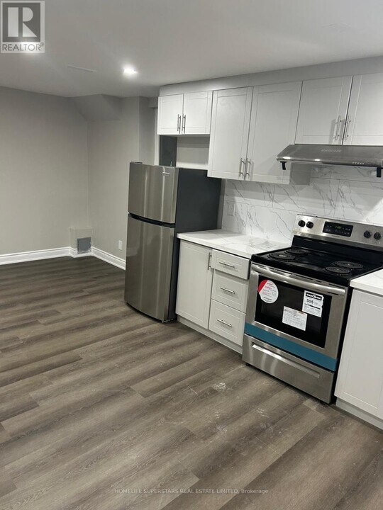 65 Yellow Avens Blvd in Brampton, ON - Building Photo