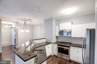 11371 Aristotle Dr in Fairfax, VA - Building Photo - Building Photo