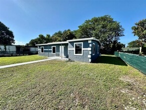 15920 Bunche Park School Dr in Miami Gardens, FL - Building Photo - Building Photo
