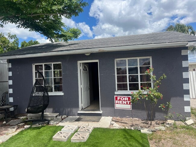 1806 36th Ave W, Unit House