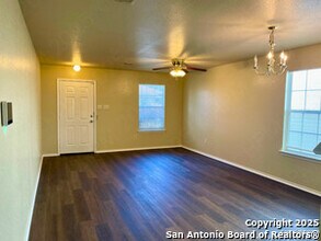 5006 Meridian Farm in San Antonio, TX - Building Photo - Building Photo