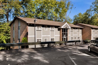 Upland Village Apartments in Pottstown, PA - Foto de edificio - Building Photo