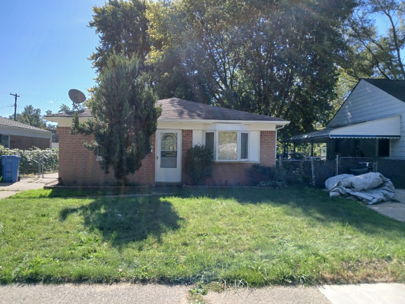 26327 McDonald St in Dearborn Heights, MI - Building Photo