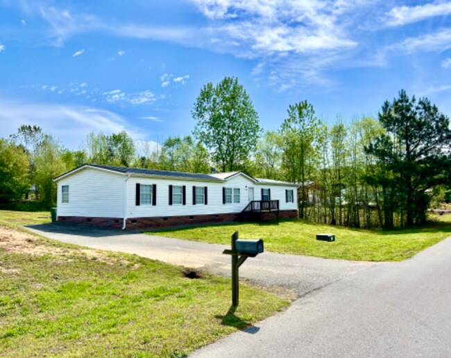 2024 Rocky Creek Ln in Dallas, NC - Building Photo - Building Photo