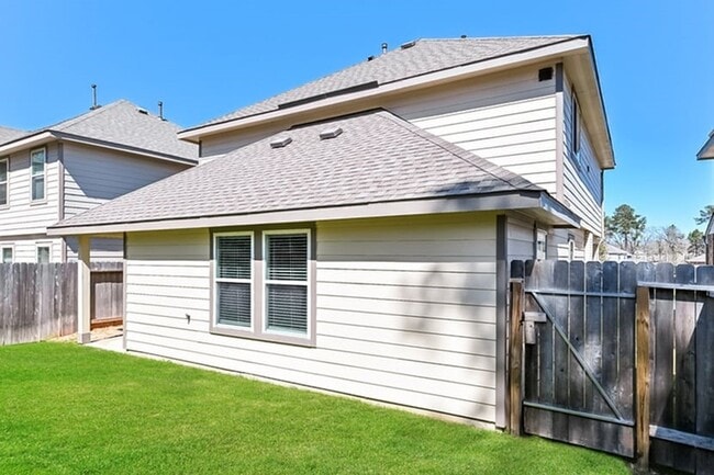 305 Shelby Meadow Dr in Willis, TX - Building Photo - Building Photo