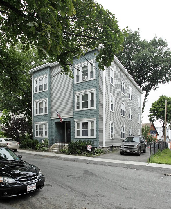 182 Dewey St in Worcester, MA - Building Photo