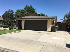 1175 Pontiac Ave in Clovis, CA - Building Photo - Building Photo