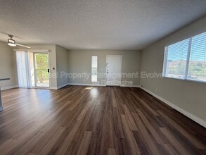 3801 E Greenway Rd in Phoenix, AZ - Building Photo - Building Photo