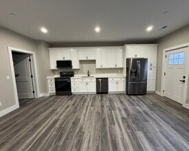 243 Echo Lake Rd, Unit B-1 in Watertown, CT - Foto de edificio - Building Photo