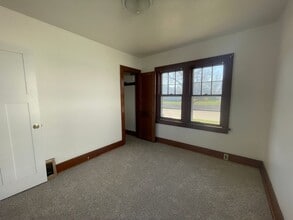 908 E Anson St in Marshalltown, IA - Building Photo - Building Photo