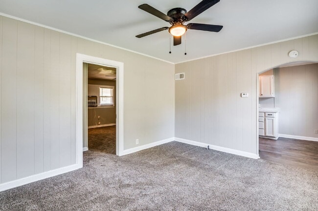 2156 Santa Fe S in Wichita, KS - Building Photo - Building Photo