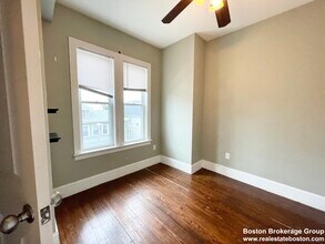 178 Hillside St, Unit 2 in Boston, MA - Foto de edificio - Building Photo