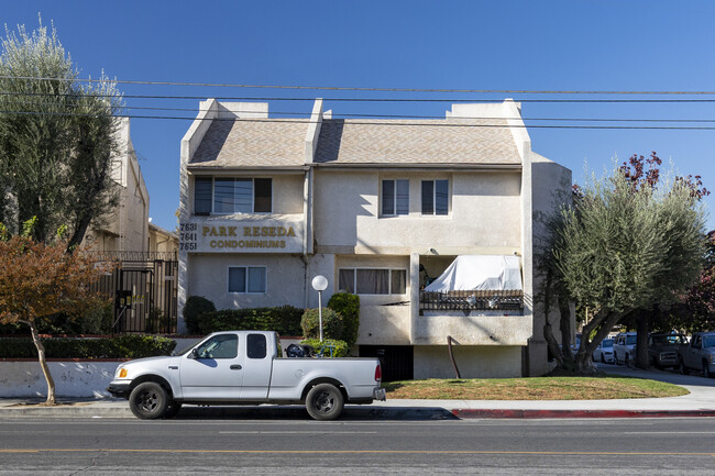 Park Reseda Condominiums in Reseda, CA - Foto de edificio - Building Photo