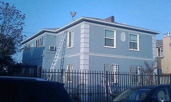 323 W Magnolia St in Compton, CA - Building Photo