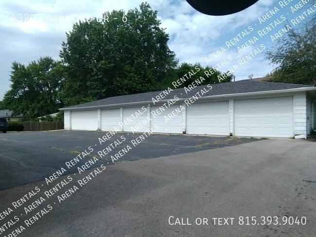 4320 Crawford Dr in Rockford, IL - Building Photo - Building Photo