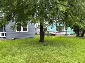 1206 11th St N in Texas City, TX - Foto de edificio - Building Photo