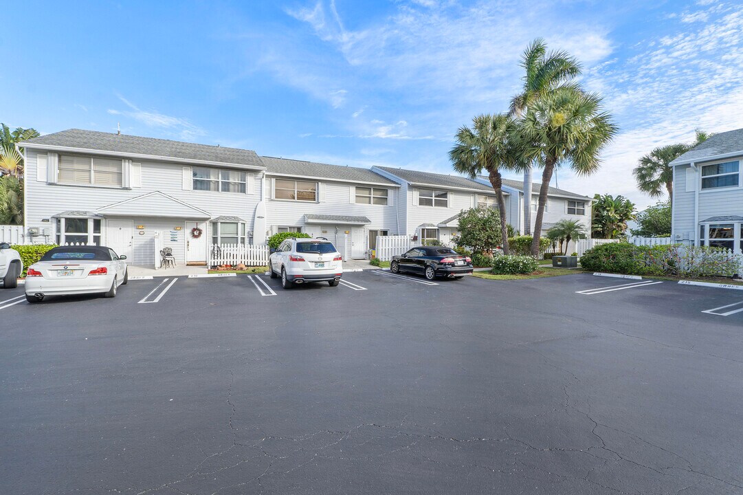 2725 NE 15th St in Pompano Beach, FL - Building Photo