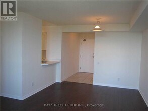 8-2518 Hillcrest Ave in Toronto, ON - Building Photo - Building Photo