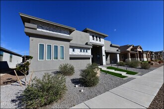 2712 Sammy Cervantes St in El Paso, TX - Building Photo - Building Photo